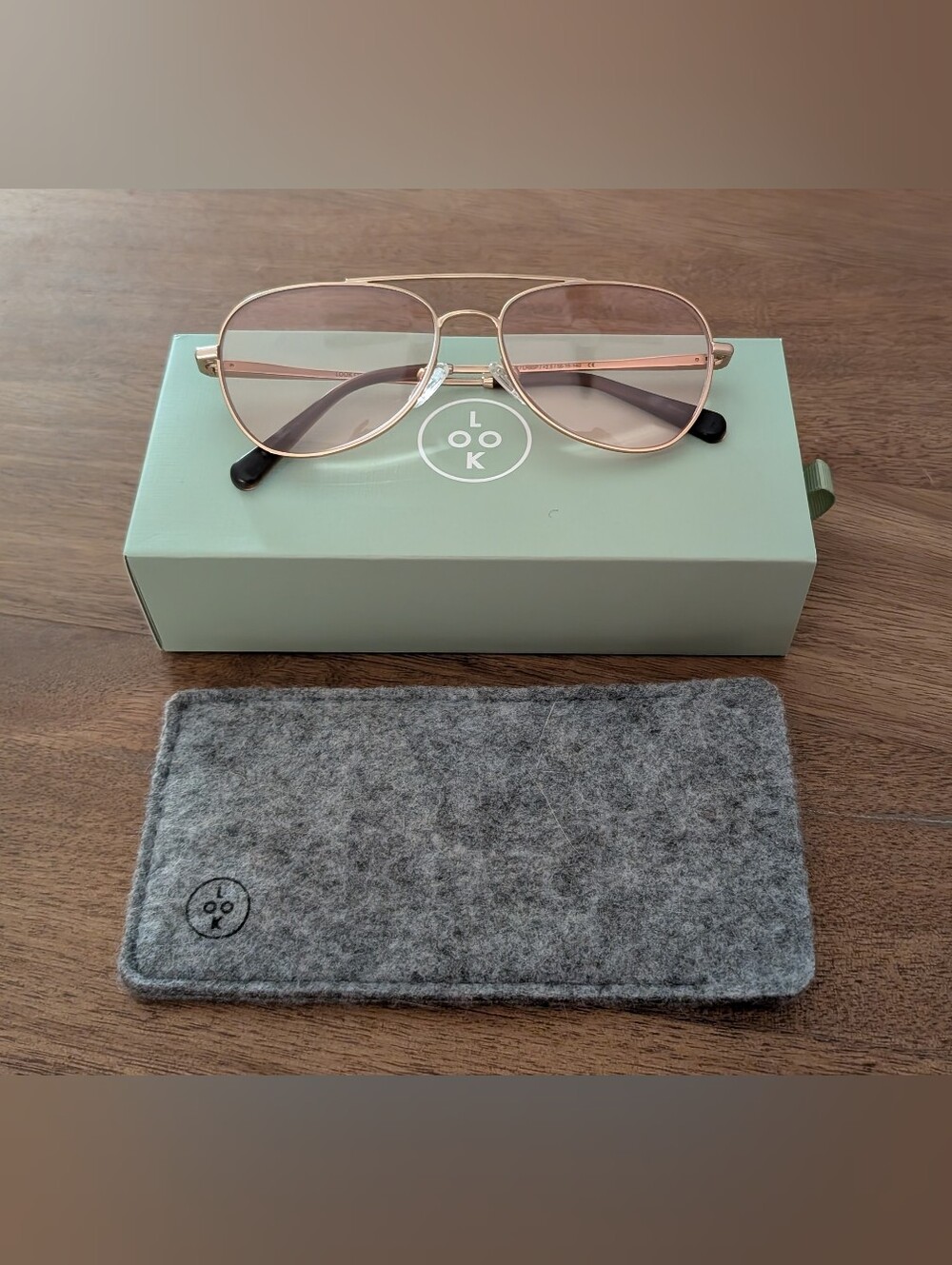 LOOK Optic Cooper Aviator, Progressive Pink Tint Lenses 2.50 in Rose Gold Frames - Picture 3 of 4